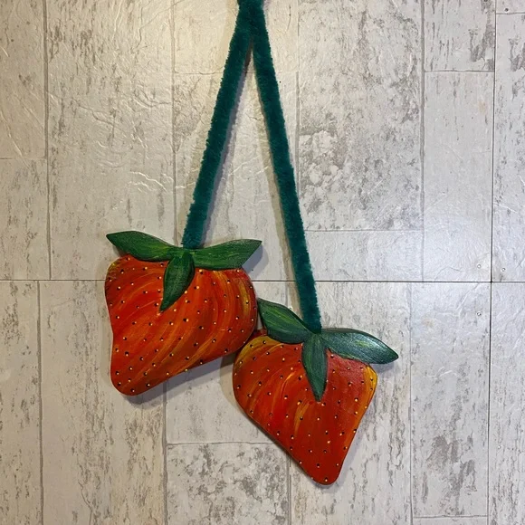 HAND CRAFTED Painted Set of double hanging wood strawberries NWOT Sealed - Picture 13 of 13